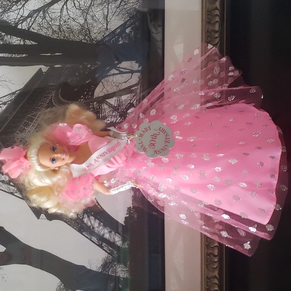 Special Edition 30th anniversary Walmart barbie - Picture 7 of 7